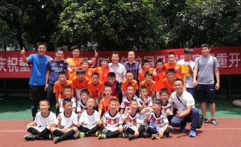 我校成为两江新区校园足球比赛首个“双冠王
